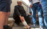 Le père Gabriel Romanelli, blessé lors d'une frappe israélienne sur l'église de la Saint-Famille à Gaza, le 17 juillet 2025
