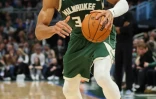 Giannis Antetokounmpo, des Milwaukee Bucks, contre Orlando en NBA le 21 décembre 2023 à Milwaukee