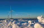 Paysage de neige à la ferme éolienne de Storheia en Norvège, le 7 décembre 2021