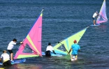 Septième journée du Réunion Wave Classic 2010 - Initiation des enfants de Ravine Blanche à la planche à voile (Photo Réunion Wave Classic)