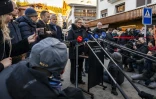 La procureure générale du Valais Béatrice Pilloud (C) s'exprime lors d'une conférence de presse sur l'incendie dans un bar de la station de ski suisse de Crans-Montana qui a fait 40 morts et 119 blessés, le 3 janvier 2026 à Crans-Montana