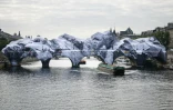 Le Pont Neuf à Paris totalement transformé  par l'artiste JR, le 21 mai 2026