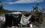 Un camp de fortune près du camp de réfugiés de Moria où le confinement a été prolongé pour lutter contre le coronavirus, sur l'île de Lesbos en Grèce le 21 juin 2020