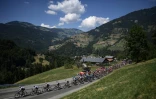 Les coureur de la Sky mènent le train du peloton vers La Rosière, terme de la 11e étape du Tour des France, le 18 juillet 2018