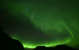 Des aurores boréales dans le ciel d'Unstad, dans les îles Lofoten, au-delà du cercle polaire arctique, le 27 septembre 2019