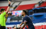 L'attaquant du PSG Neymar exclu par l'arbitre face Ă Lille, le 3 avril 2021 au Parc des Princes