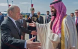 Le ministre des Affaires étrangères Jean-Yves Le Drian et le prince héritier saoudien Mohammed ben Salmane à son arrivée à l'aéroport du Bourget (France) le 8 avril 2018
