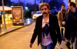 Le journaliste germano-turc Deniz Yücel quitte son domicile à Istanbul après sa libération qui pourrait améliorer les relations entre Berlin et Ankara. Le 16 février 2018.