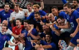L'équipe de France de volley après leur victoire en demi-finales des Jeux olympiques de Tokyo face à l'Argentine le 5 août 2021