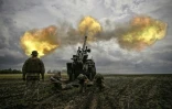 Des soldats ukrainiens tirent avec un canon Caesar sur des positions russes dans la région du Donbass, le 15 juin 2022 dans l'est de l'Ukraine