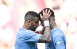 Le défenseur croate de Manchester City Josko Gvardiol (d); fautif sur le premier but de Manchester United, consolé par Kyle Walker, en finale de la Coupe d'Angleterre, le 25 mai 2024 à Wembley