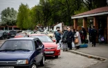 Des Ukrainiens arrivés à Kharkiv après avoir fui le village de Rouska Lozova, le 29 avril 2022