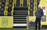 Le nouvel entraîneur de Nantes, Raymond Domenech, avant le coup d'envoi du match de Ligue 1 face à Rennes, à La Beaujoire, le 6 janvier 2021