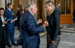Le président du Sénat Gerard Larcher parle avec la présidente de l'Assemblée nationale Yael Braun-Pivet à leur arrivée au Conseil d'Etat, le 7 septembre 2022 à Paris