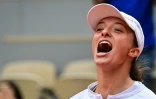 La joie de la Polonaise Iga Swiatek après sa victoire en finale de Roland-Garros face à l'Américaine Sofia Kenin, le 10 octobre 2020