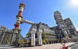 Photo non datée, diffusée le 11 novembre 2020 par la KNPC, filiale de la Kuwait Petroleum Corporation, montrant l'unité de distillation de pétrole brut de la raffinerie de Mina Abdullah, au sud de Koweït City