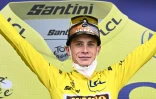 La joie du Danois Jonas Vingegaard, nouveau maillot jaune du Tour de France, après avoir remporté la 11e étape entre Albertville et le Col du Granon