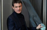 L'ex-Premier ministre et candidat à la primaire du PS Manuel Valls vote à Evry, près de Paris, le 22 janvier 2017