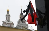 Le drapeau de la ville de Moscou en berne avec un crÚpe noir le 26 décembre 2016 à Moscou