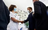Emmanuel Macron rencontrant le personnel de santé de l'hôpital Louis Pasteur de Cherbourg, le 31 mai 2022