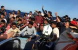 Des migrants secourus en mer par le bateau Ocean Viking de l'ONG "SOS Méditerranée, le 25 juin 2020 au large de l'île de Lampedusa