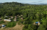 Vue aérienne du village d'Ita'aka, sur la terre indigène Koatinemo dans la forêt amazonienne, dans l'Etat de Para, au Brésil, le 11 juin 2025