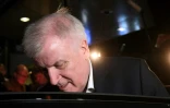 Le ministre allemand de l'Intérieur Horst Seehofer quitte une réunion de son parti, la CSU, le 2 juin 2018 à Berlin