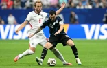 L'attaquant anglais Harry Kane (à gauche) et l'Argentin Lionel Messi (à droite) lors de la demi-finale de Coupe du monde entre les deux équipes, le 15 juillet 2026 à Atlanta