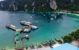 La jetée du village de Tonsai, sur l'île de Phi Phi, en Thaïlande, le 26 novembre 2021