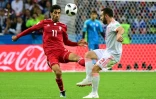 L'Iranien Vahid Amiri (g) face à l'Espagnol Dani Carvajal, le 20 juin 2018 à Kazan 