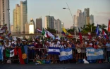 Des pèlerins venus de divers pays se rassemblent dans le centre de Panama, le 22 janvier