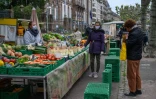 Un marché dans le centre de Strasbourg, le 13 mai 2020, avec le respect des distances