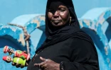 Une Nubienne vend des souvenirs dans un village près d'Assouan, en Haute Egypte, le 5 février 2020.