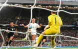 L'attaquante anglaise Beth Mead ouvre le scroe face à l'Autriche, lors de leur match de phase de poules de l'Euro, le 6 juillet 2022 au Stade d'Old Trafford à Manchester