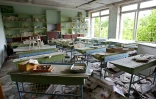 Une salle de classe le 26 mai 2003 dans la ville de Pripiats, une ville de 45.000 habitants voisine de la centrale de Tchernobyl, totalement évacuée dans les trois jours qui ont suivi l'explosion du réacteur numéro 4