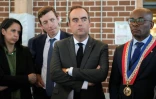Le Premier ministre Sébastien Lecornu, entouré par les ministres des Outre-mer Naïma Moutchou et de l'Education Edouard Geffray et le maire de Mamoudzou, Ambdilwahedou Soumaïla, le 27 août 2026 à Mayotte