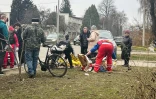 Un soignant ukrainien traite un blessé, le 24 mars 2025 à Soumy (nord-est de l'Ukraine) après une frappe russe