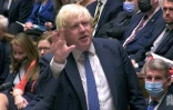 Image tirée d'une vidéo montrant le Premier ministre britannique Boris Johnson au Parlement, le 24 novembre 2021
