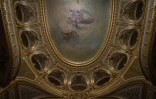 Plafond peint du théâtre impérial de Fontainebleau, le 17 juin 2019