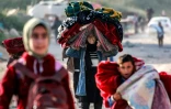 Des familles palestiniennes fuient Beit Hanoun, dans le nord de la bande de Gaza, après des frappes israéliennes le 18 mars 2025