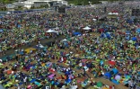 Les pèlerins attendent l'arrivée du pape François lors des JMJ, au Panama, le 26 janvier 2019