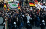 Manifestation à l'appel de Pegida le 9 janvier 2016 à la gare de Cologne, où ont eu lieu de nombreuses agressions sexuelles pendant la nuit de Nouvel An