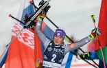 La Française Tessa Worley en liesse dans l'aire d'arrivée après sa victoire en slalom géant à Lenzerheide, le 27 janvier 2018