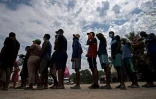 Des migrants haïtiens font la queue pour de la nourriture à Ciudad Acuna, Etat de Coahuila, au Mexique, le 21 septembre 2021