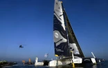 Les skippers Franck Cammas et Charles Caudrelier à bord du Maxi Edmond de Rothschild à l'arrivée de la Brest Atlantiques, le 4 décembre 2019 à Brest 