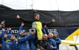 Le marin français Charles Caudrelier porté en triomphe après avoir bouclé son Tour du monde en trimaran en solitaire le 27 février 2024 à Brest