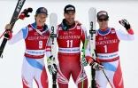 (De gauche à droite) Le deuxième Marco Odermatt, le vainqueur Vincent Kreichmayr, et le troisième Beat Feuz posent après la dernière descente hommes de la saison de la Coupe de monde le 16 mars 2022 à Courchevel.
