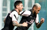 Les attaquants du Paris Saint-Germain, Lionel Messi et Neymar, lors d'un entraînement, le 13 août 2021 au Camp des Loges à Saint-Germain-en-Laye