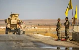 Des véhicules blindés américains traversent la ville de Tal Tamr dans le nord de la Syrie, transportant les forces américaines qui se sont retirées d'une base proche, le 20 octobre 2019