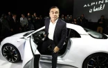 Le PDG de Renault-Nissan Carlos Ghosn dévoile l'Alpine Vision à monaco le 16 février 2016
